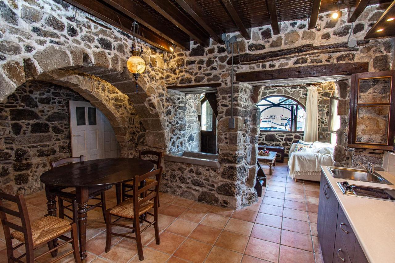 Appartement Plousiadi΄S Stone House à Skála Extérieur photo
