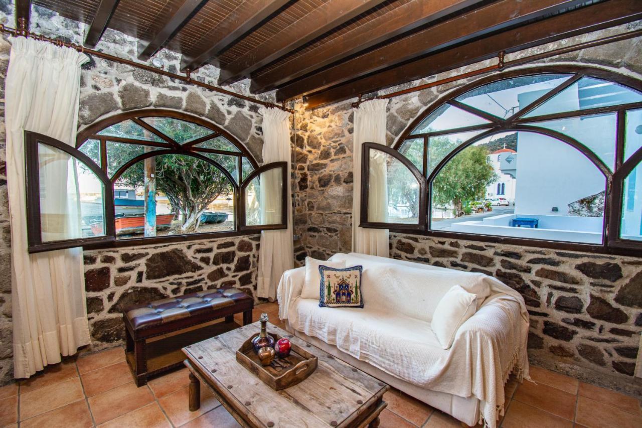 Appartement Plousiadi΄S Stone House à Skála Extérieur photo