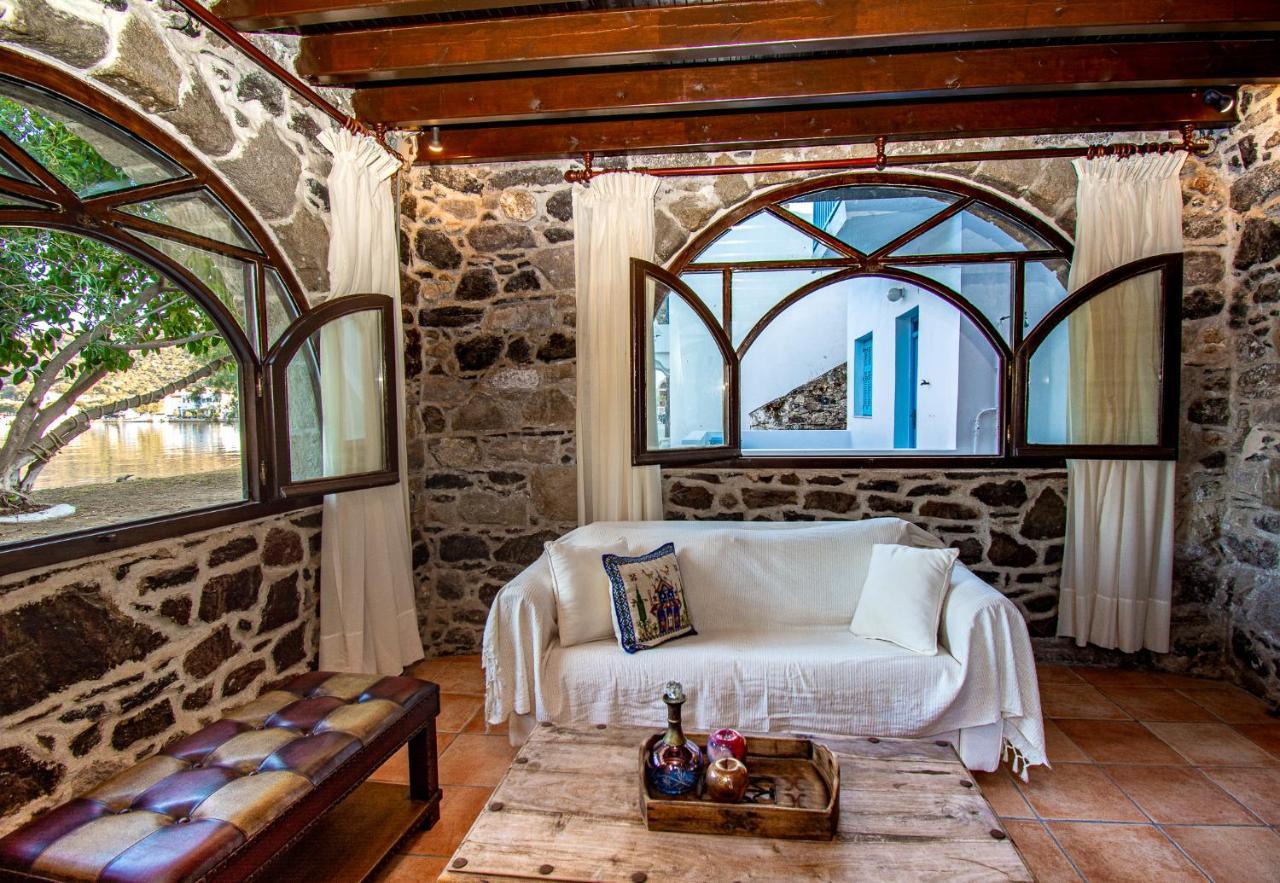 Appartement Plousiadi΄S Stone House à Skála Extérieur photo