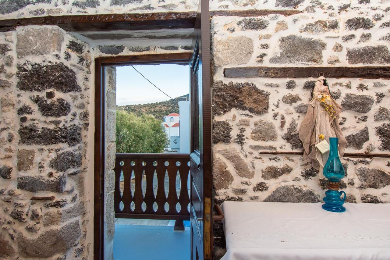 Appartement Plousiadi΄S Stone House à Skála Extérieur photo