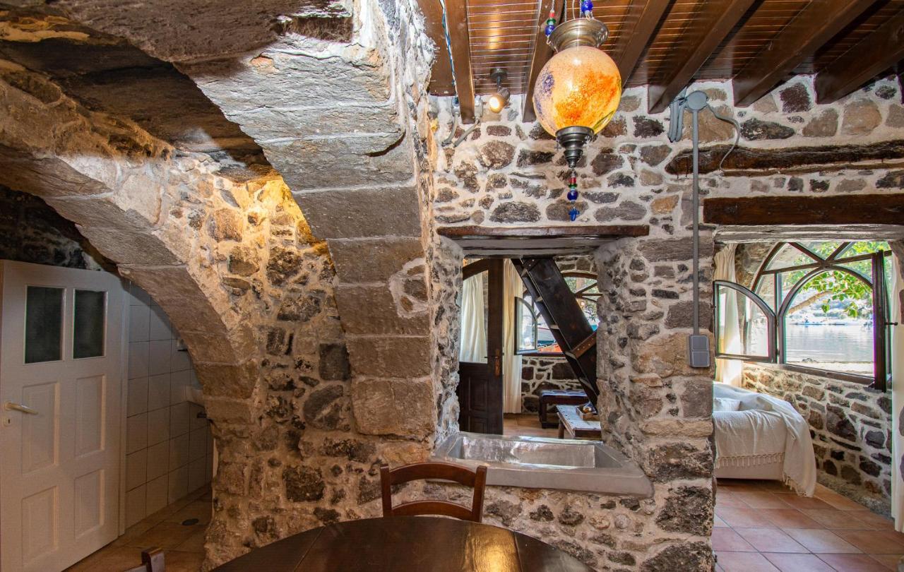 Appartement Plousiadi΄S Stone House à Skála Extérieur photo