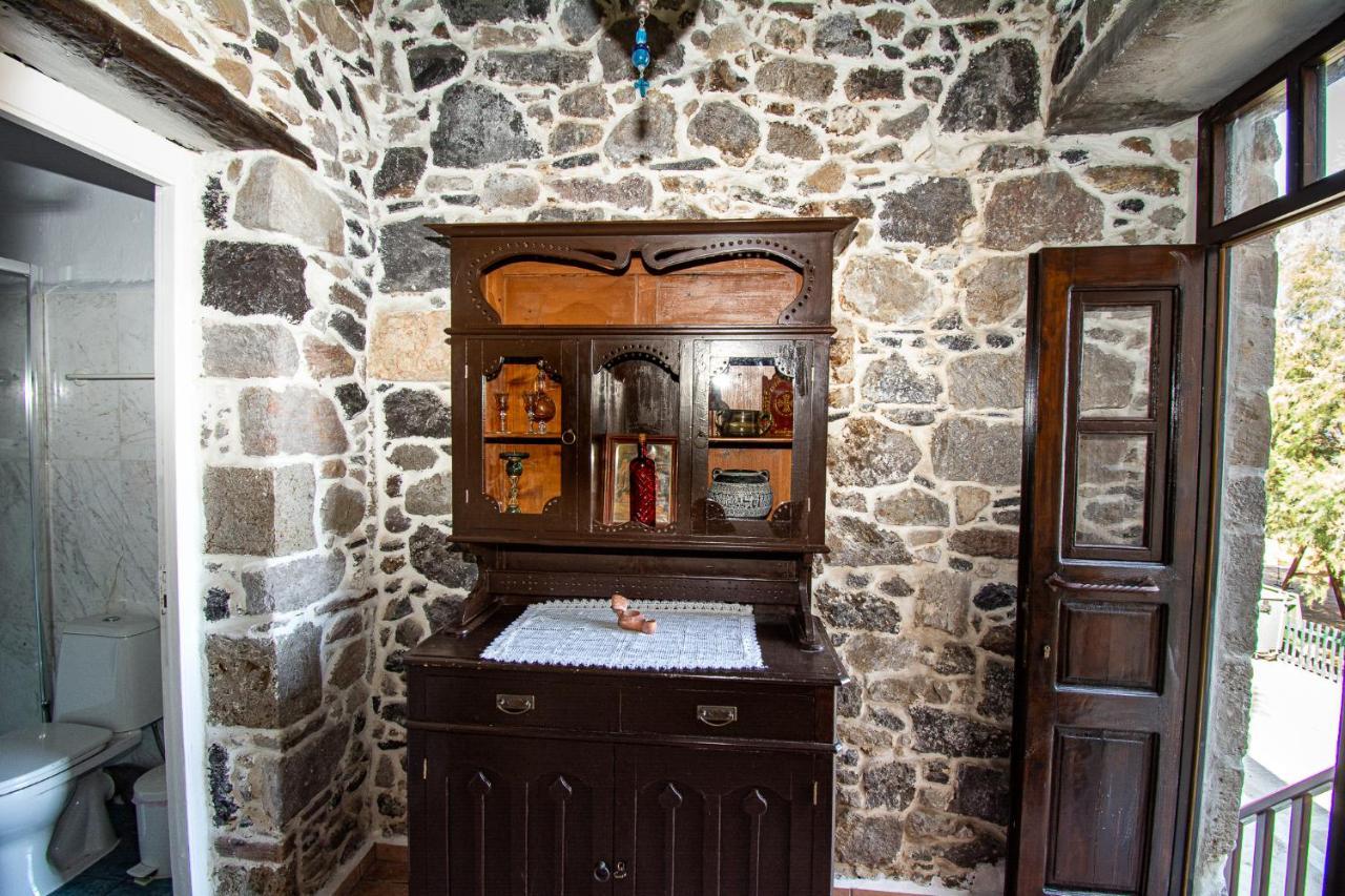 Appartement Plousiadi΄S Stone House à Skála Extérieur photo