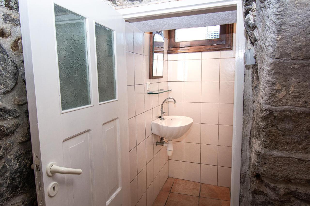 Appartement Plousiadi΄S Stone House à Skála Extérieur photo