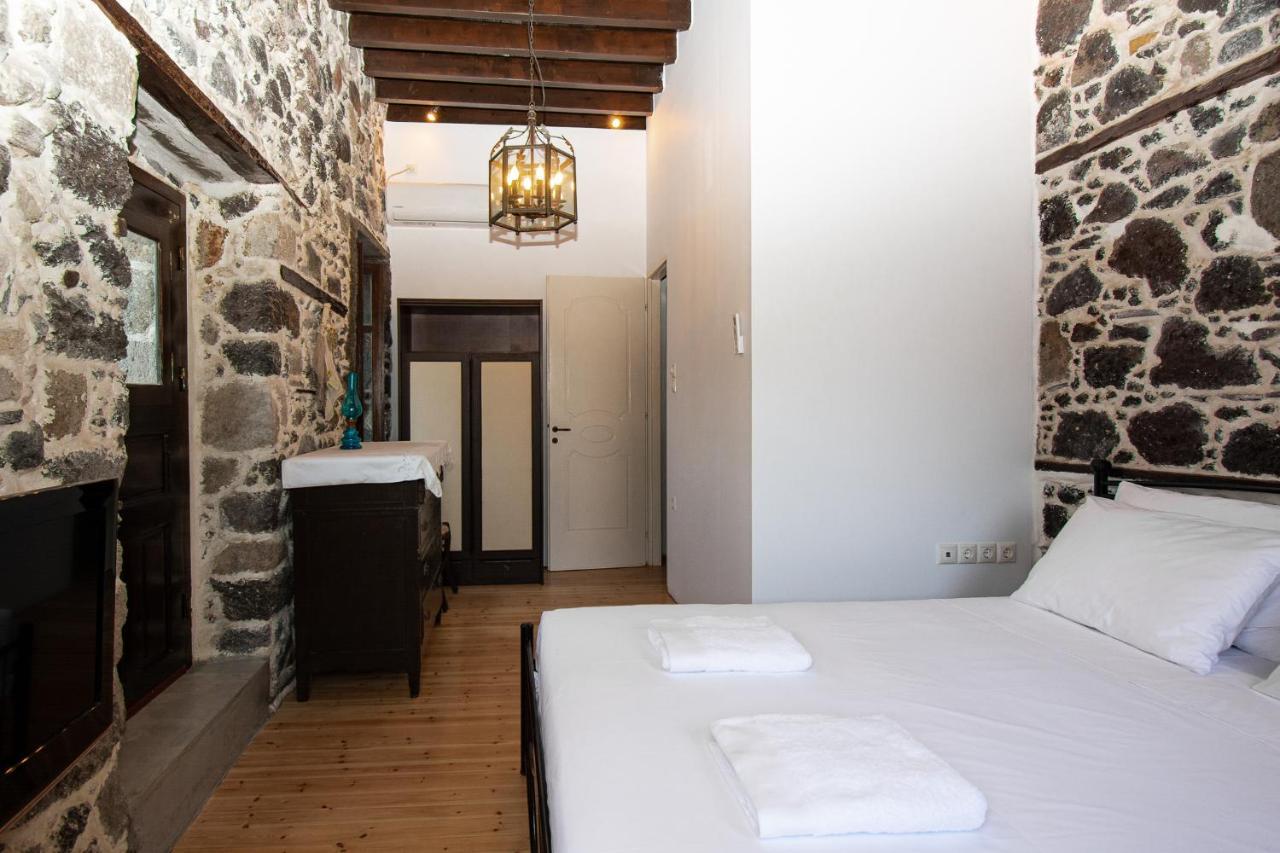Appartement Plousiadi΄S Stone House à Skála Extérieur photo